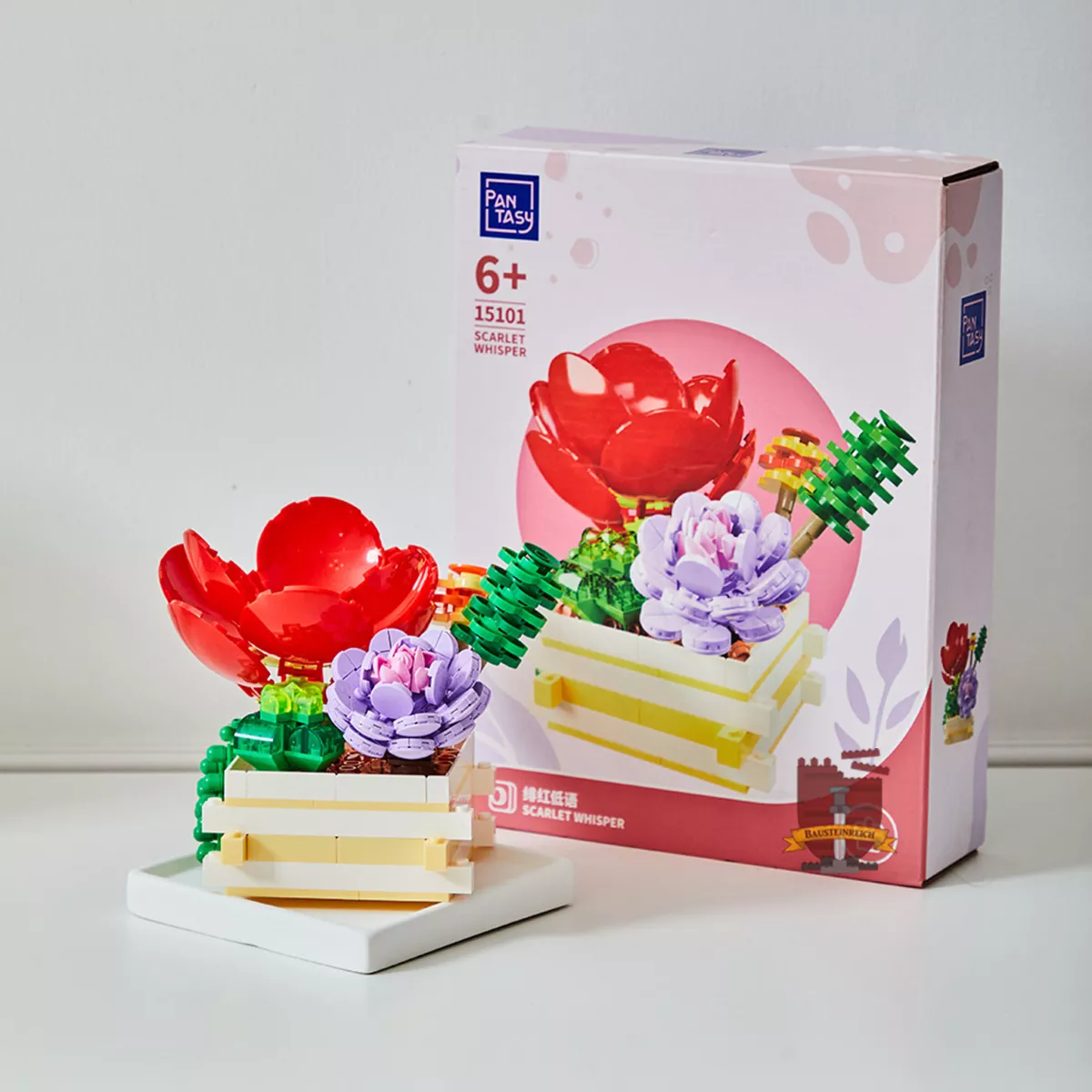 Entdecken Sie die bezaubernde Sukkulente Scarlet Whisper aus Klemmbausteinen von Pantasy in unserem Seelanker Shop. Entdecken Sie die bezaubernde Sukkulente Scarlet Whisper aus Klemmbausteinen von Pantasy in unserem Seelanker Shop.