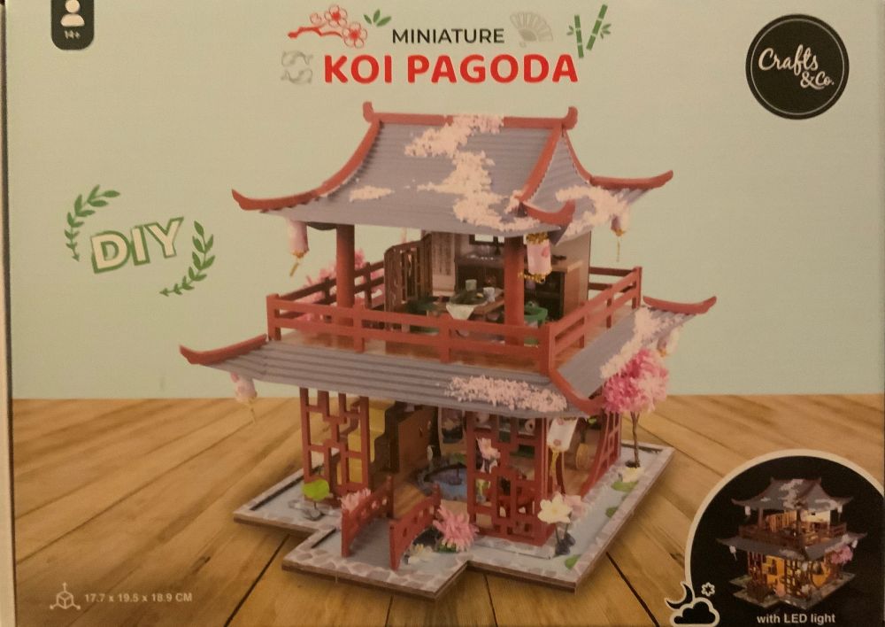 Koi Pagode Minature Diorama Japan